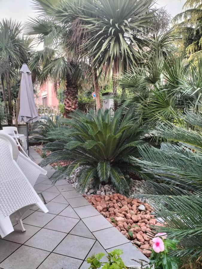 Villa Azzurra Depandance Con Piscina Desenzano del Garda Exterior foto